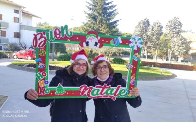 “Regaliamoci un sorriso” – Il sorprendente “Buon Natale” dei Ragazzi di Prima e Terza Superiore e dei loro Educatori.